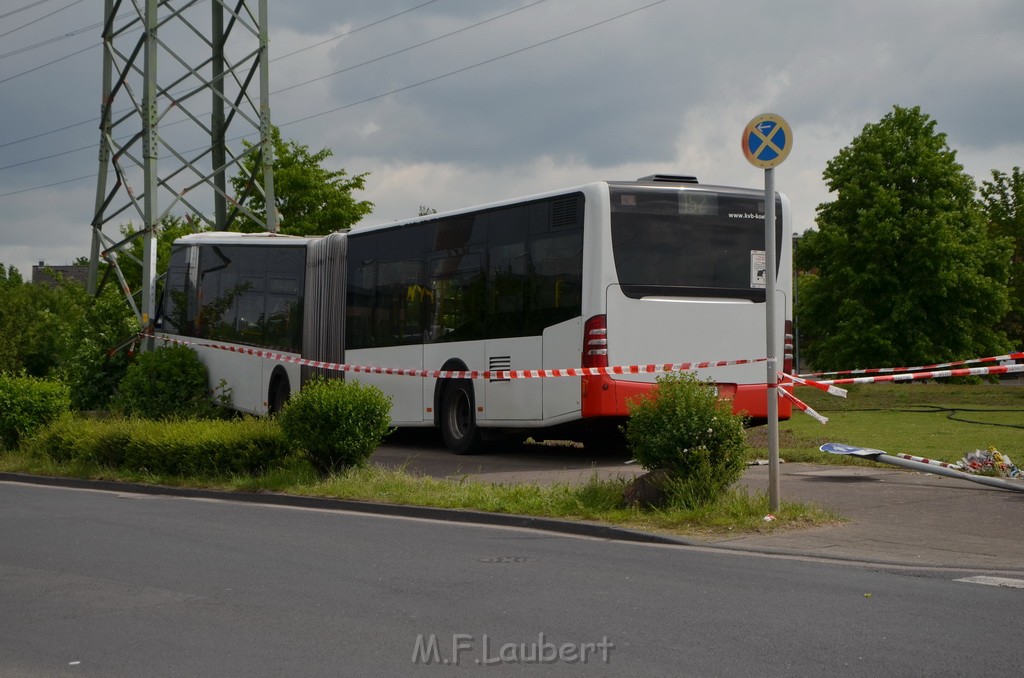 Schwerer Bus Unfall Koeln Porz Gremberghoven Neuenhofstr P053.JPG - Miklos Laubert